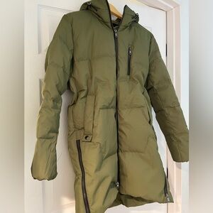 NWOT OROLAY Olive Green Long Puffer Coat with Hood white duck down feathers M